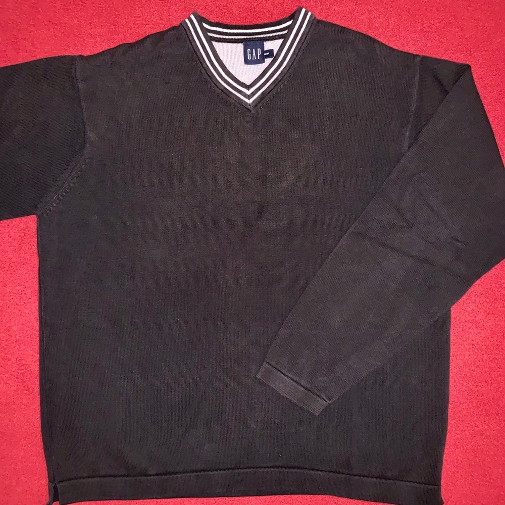 GAP v-neck sweatshirt